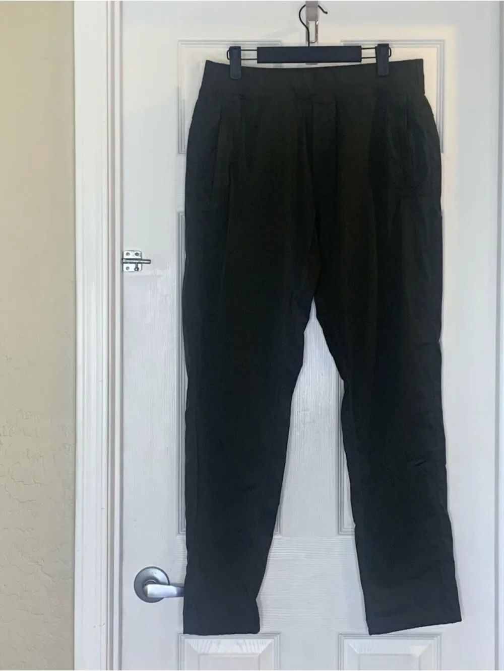Lululemon Great Wall Pant *32"
Dark Olive (First Release) Size Large